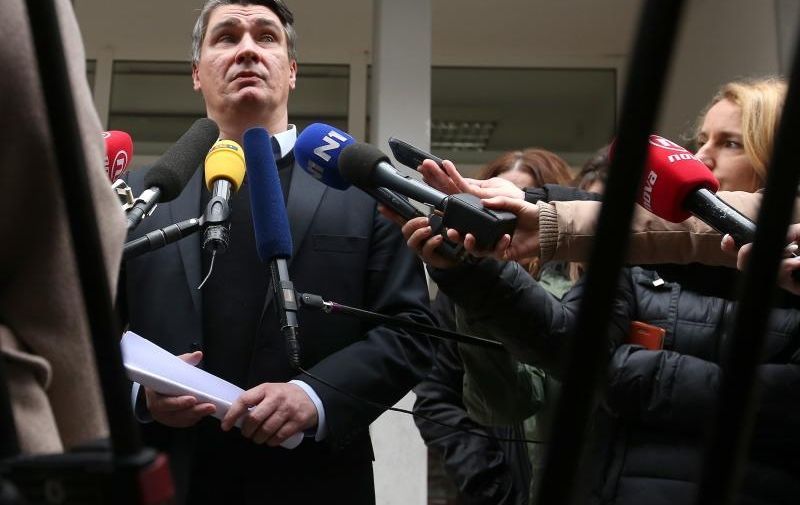 12.12.2015., Zagreb -
Predsjednik SDP-a,  Zoran Milanovic, nakon sastanka Glavnog odbora dao izjavu okupljenim medijima.
Photo: Robert Anic/PIXSELL