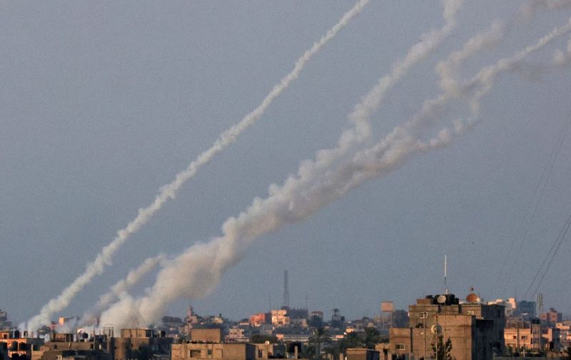 A salvo of rockets is fired from Gaza City towards Israel, on August 7, 2022. - An Islamic Jihad source that truce talks are taking place after three days of deadly fighting between the Gaza militants and Israel. (Photo by SAID KHATIB / AFP)