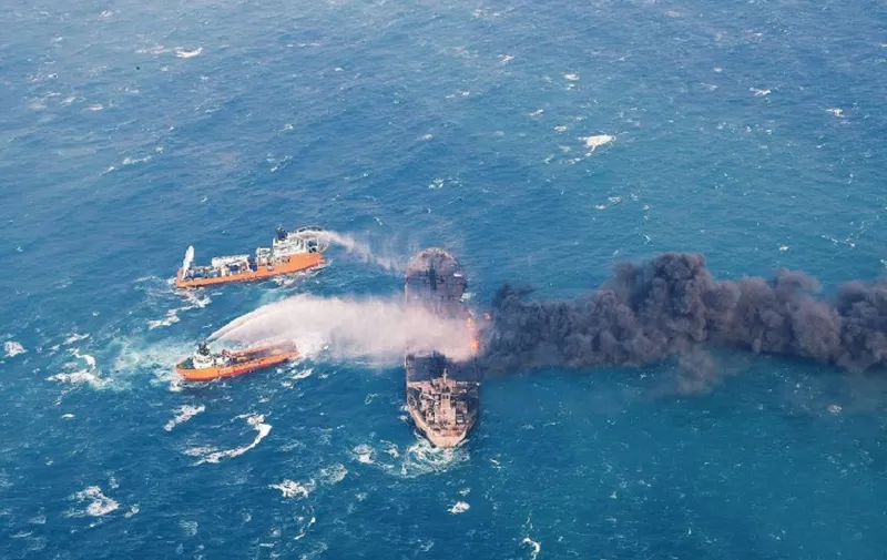 This handout picture taken on January 10 and released on January 11, 2018 by Transport Ministry of China shows a Chinese offshore supply ship "Shen Qian Hao" (top L) spraying foam on the burning oil tanker "Sanchi" (R) at sea off the coast of eastern China.
Chinese authorities battling a blaze aboard an Iranian oil tanker, said on January 10 no major spill has been detected, but an explosion had forced firefighting vessels temporarily to suspend work. / AFP PHOTO / TRANSPORT MINISTRY OF CHINA / - / RESTRICTED TO EDITORIAL USE - MANDATORY CREDIT "AFP PHOTO / Transport Ministry of China" - NO MARKETING NO ADVERTISING CAMPAIGNS - DISTRIBUTED AS A SERVICE TO CLIENTS