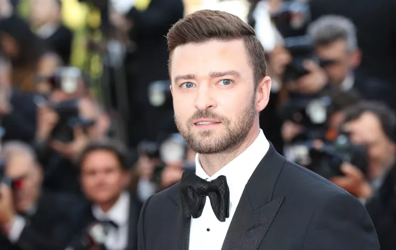 US singer Justin Timberlake poses as he arrives on May 11, 2016 for the opening ceremony of the 69th Cannes Film Festival in Cannes, southern France.  / AFP PHOTO / Valery HACHE