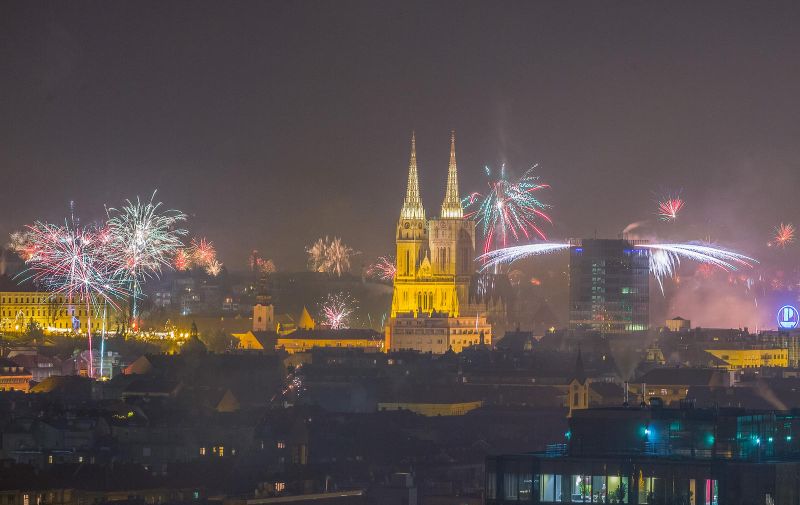 01.01.2020., Zagreb - Novogodisnji vatromet na nebu iznad Zagreba. r"nPhoto: Luka Stanzl/PIXSELL