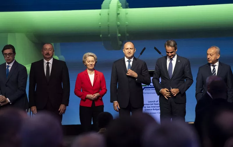 North Macedonia's President Stevo Pendarovski (L), Azerbaijan's President Ilham Aliyev (2L), European Commission President Ursula von der Leyen(3L), Bulgaria's President Rumen Radev (C), Greece's Prime Minister Kyriakos Mitsotakis (2R) and Bulgarian interim Prime Minister Galab Donev (R), pose for photographers, during the official ceremony marking the start of commercial operations of the  gas interconnector between between Greece and Bulgaria in Sofia on October 1, 2022. (Photo by Nikolay DOYCHINOV / AFP)