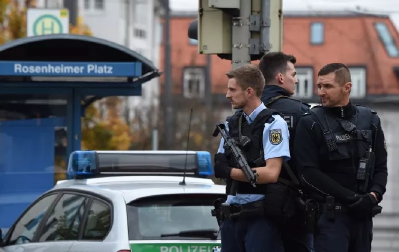 German police officers stand guard near Rosenheimer square after a man attacked passersby on October 21, 2017 in the southern German city of Munich.
The man attacked passersby in five places near Rosenheimer Platz in the eastern part of the city centre at around 0630 GMT, inflicting light injuries on four people, a police spokesman told AFP. The perpetrator, described by the police as a man in his forties, wearing grey pants and a running jacket, fled the scene on a black bicycle. / AFP PHOTO / Christof STACHE