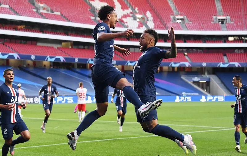 LISBON, PORTUGAL - AUGUST 18: Marquinhos of Paris Saint-Germain celebrates with Neymar of Paris Saint-Germain after scoring his team's first goal during the UEFA Champions League Semi Final match between RB Leipzig and Paris Saint-Germain F.C at Estadio do Sport Lisboa e Benfica on August 18, 2020 in Lisbon, Portugal. (Photo by David Ramos/Getty Images)