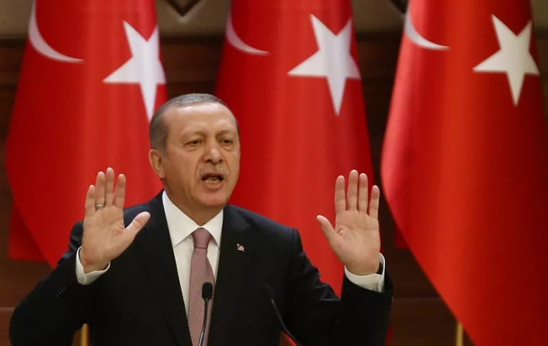 Turkish President Recep Tayyip Erdogan delivers a speech during a mukhtars meeting at the presidential palace on November 26, 2015 in Ankara. President Recep Tayyip Erdogan on November 26 said Turkey does not buy any oil from Islamic State, insisting that his country's fight against the jihadist group is "undisputed". AFP PHOTO/ADEM ALTAN / AFP / ADEM ALTAN