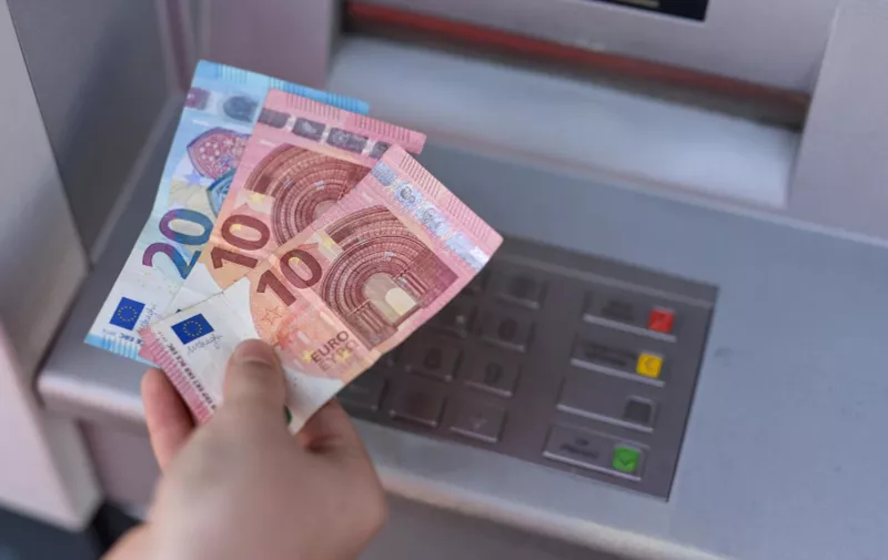 29.12.2022., Zagreb - Podizanje Eura na bankomatima u apoenima od 10 i 20. Photo: Igor Soban/PIXSELL