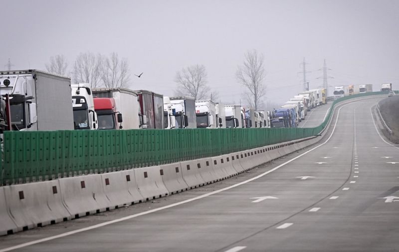 Trucks queue to enter to the Giurgiu-Ruse border point between Romania and Bulgaria, near Giurgiu, Romania on December 6, 2022. For more than ten years, Romania and Bulgaria have been waiting at the gates of the Schengen area. A few hours before a vote in Brussels, no one seems to believe it anymore in these two countries tempted by euroscepticism. (Photo by Daniel MIHAILESCU / AFP)