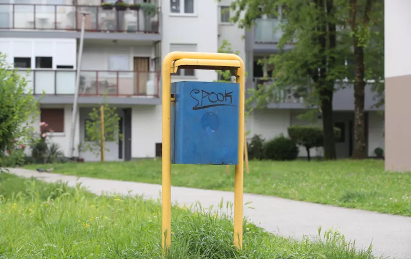 14.05.2024., Zapresic - Kos za smece u Ulici Antuna Mihanovica u kojemu je pronadjena beba. Photo: Zeljko Lukunic/PIXSELL