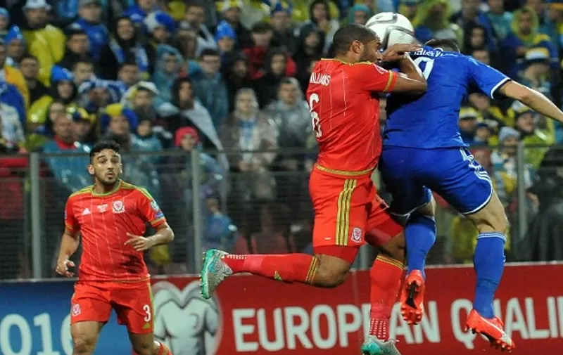 Wales' Ashley Williams (C) vies with Bosnia and Herzegovina's Vedad Ibisevic (R) during the EURO 2016 qualifying match between Bosnia and Herzegovina and Wales at the Stadion Bilino polje in Zenica on October 10, 2015. AFP PHOTO / ELVIS BARUKCIC