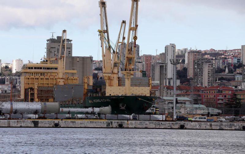 10.01.2022., Rijeka - Teretni brod AAL Hong Kong u rijeckoj luci na pretovaru tereta.  Photo: Goran Kovacic/PIXSELL