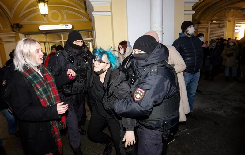 Police officers detain a woman during a protest against Russia's invasion of Ukraine in central Saint Petersburg on February 24, 2022. - Russian President Vladimir Putin launched a full-scale invasion of Ukraine on Thursday, killing dozens and triggering warnings from Western leaders of unprecedented sanctions. Russian air strikes hit military installations across the country and ground forces moved in from the north, south and east, forcing many Ukrainians flee their homes to the sounds of bombing. (Photo by Sergei MIKHAILICHENKO / AFP)