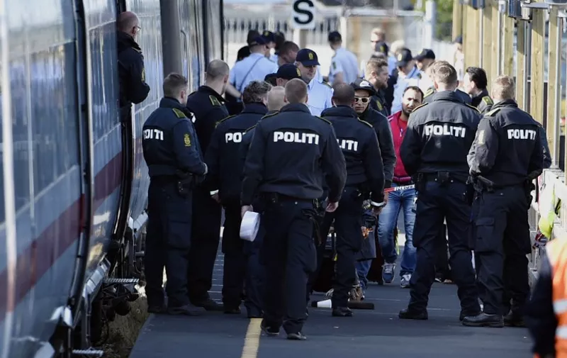 Danish police guards a train with migrants, mainly from Syria and Iraq, at Rodby railway station, southern Denmark, on September 9, 2015. The migrants arrived this morning with a train from Germany and refused to leave the train to avoid beeing registered in Denmark.  AFP PHOTO / SCANPIX DENMARK / JENS NOERGAARD LARSEN +++ DENMARK OUT