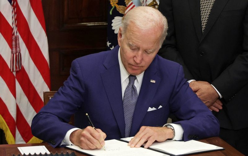 WASHINGTON, DC - JULY 08: U.S. President Joe Biden signs an executive order on access to reproductive health care services during an event at the Roosevelt Room of the White House on July 8, 2022 in Washington, DC. President Biden delivered remarks on reproductive rights at the event.   Alex Wong/Getty Images/AFP (Photo by ALEX WONG / GETTY IMAGES NORTH AMERICA / Getty Images via AFP)