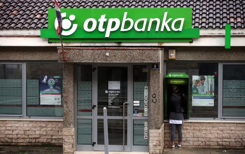 12.11.2019., Vrlika - Opljackana Otp banka  u Vrlici.  
 Photo: Miranda Cikotic/PIXSELL