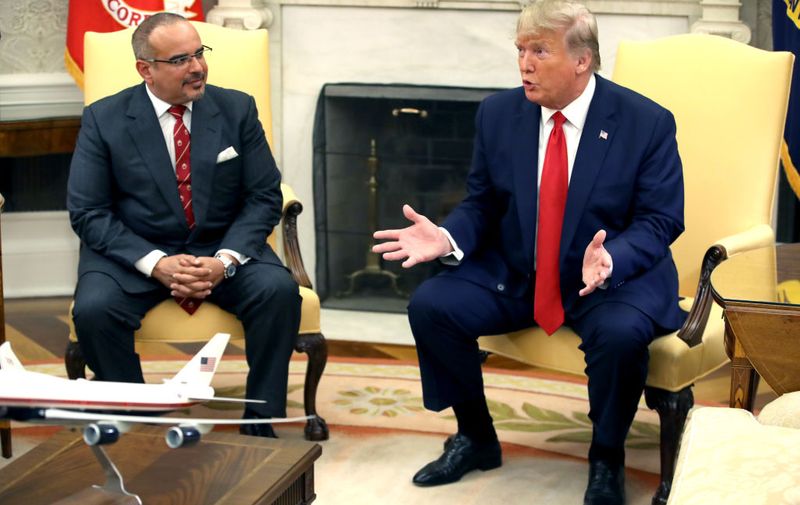 WASHINGTON, DC - SEPTEMBER 16: U.S. President Donald Trump (R) meets with Prince Salman bin Hamad bin Isa Al Khalifa, Crown Prince of Bahrain in the Oval Office at the White House on September 16, 2019 in Washington, DC. Recently Bahrain announced that it will join US-led maritime coalition to counter Iranian threats to freedom of navigation in the Arabian Gulf.  (Photo by Mark Wilson/Getty Images)
