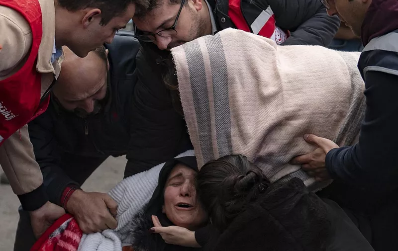 A woman reacts as she waits outside a coal mine after an explosion in Amasra, in Bartin Province, Turkey, on October 15, 2022. - Rescuers desperately searched for signs of life on October 15, 2022 after a methane blast at a coal mine in northern Turkey killed at least 28 people and trapped dozens of others hundreds of metres underground. (Photo by Yasin AKGUL / AFP)