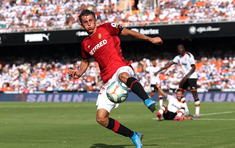 VALENCIA, SPAIN - SEPTEMBER 01: Ante Budimir of RCD Mallorca controls the ball during the Liga match between Valencia CF and RCD Mallorca at Estadio Mestalla on September 01, 2019 in Valencia, Spain. (Photo by David Ramos/Getty Images)