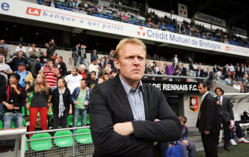 Red Star Belgrade's Serbian coach Robert PROSINECKI enters the pitch during the Europa League football match Rennes vs Red Star Belgrade, on August 26, 2011 in Rennes. AFP PHOTO FRANK PERRY