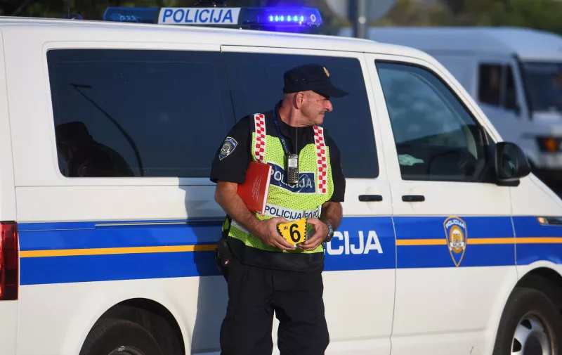 19.07.2023., Sibenik - Policijski sluzbenisi prometne policije obavljaju ocevid na mjestu prometne nesrece u kojoj su sudjelovali automobil i pjesak. Photo: Hrvoje Jelavic/PIXSELL