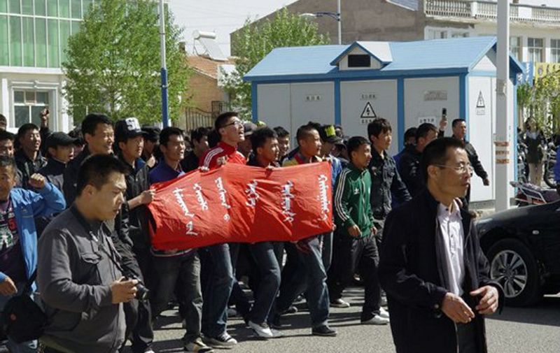 HANDOUT RESTRICTED TO EDITORIAL USE - MANDATORY CREDIT "AFP PHOTO / HO / Southern Mongolian Human Rights" - NO MARKETING NO ADVERTISING CAMPAIGNS - DISTRIBUTED AS A SERVICE TO CLIENTS
Handout photo taken on May 26, 2011 and released on May 31, 2011 by Southern Mongolian Human Rights shows Mongolian herders and students protesting in Huveet Shar Banner, in the autonomous region of Inner Mongolia.  Authorities in China's Inner Mongolia should address the "reasonable" grievances of ethnic Mongols who have staged protests, but their actions are not "politically driven",  a state newspaper said.     AFP PHOTO / HO / Southern Mongolian Human Rights