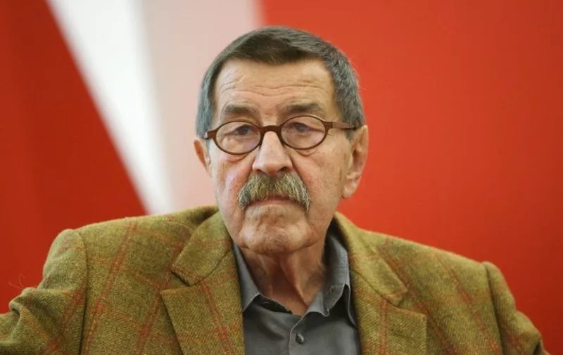 FILES &#8211; German author and Nobel literature laureate Guenter Grass participates in a discussion at the Frankfurt Book Fair on October 6, 2006. As it was confirmed on April 13, 2015 by his publishing house, Grass has died. AFP PHOTO JOHN MACDOUGALL