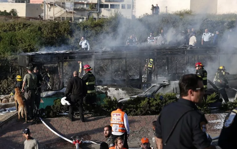 Israeli security forces and emergency services gather around a burnt-out bus following an explosion in Jerusalem on April 18, 2016. 
Police only said there was "an attack" without providing further details. Rescue service Magen David Adom reported the explosion and at least 15 wounded, including two seriously.

 / AFP PHOTO / THOMAS COEX