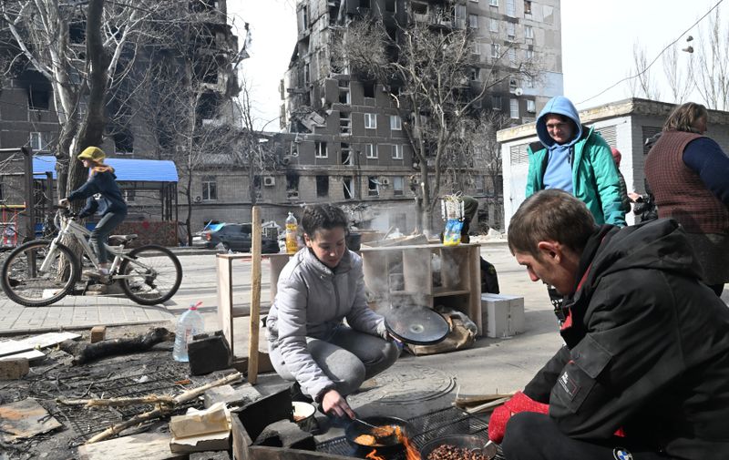 8157369 03.04.2022 Local residents cook food in Mariupol, Donetsk People's Republic.,Image: 678866172, License: Rights-managed, Restrictions: Editors' note: THIS IMAGE IS PROVIDED BY RUSSIAN STATE-OWNED AGENCY SPUTNIK., Model Release: no, Credit line: Profimedia