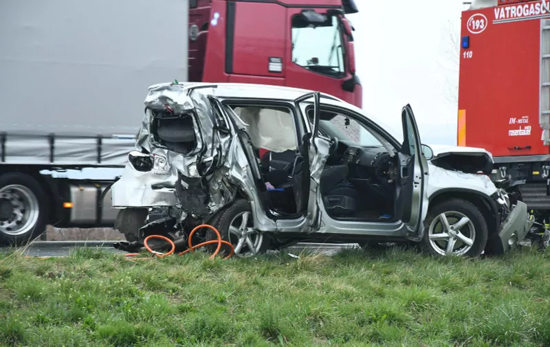 07.03.2024. Novska - Teška prometna nesreća dogodila se jutros oko 7.15 sati na autocesti A3 između Novske i Okučana u smjeru Lipovca. Sudarili su se kamion i automobil. Prema neslužbenim informacijama, poginuli su muškarac i žena iz automobila. Photo: Nikola Cutuk/PIXSELL