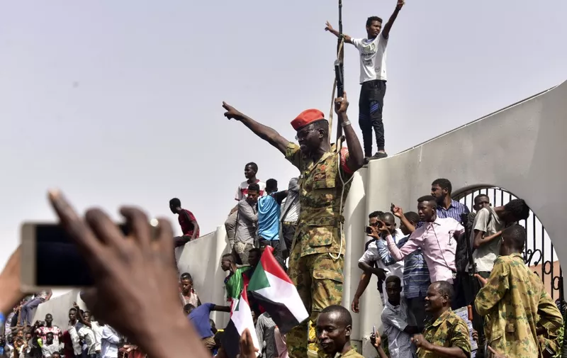 Members of the Sudanese military gather in a street in central Khartoum on April 11, 2019, after one of Africa's longest-serving presidents was toppled by the army. - Organisers of protests for the ouster of Sudanese president Omar al-Bashir rejected his toppling by the army Thursday as a "coup conducted by the regime" and vowed to keep up their campaign. (Photo by AHMED MUSTAFA / AFP)