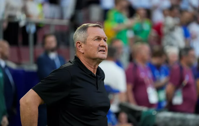 Slovenia's head coach Matjaz Kek looks on during a Group C match between the England and Slovenia at the Euro 2024 soccer tournament in Cologne, Germany, Tuesday, June 25, 2024. (AP Photo/Thanassis Stavrakis)