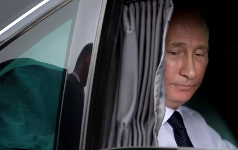Russian Prime Minister Vladimir Putin waits in his car after the inauguration  of a monument dedicated to World War I  Russian soldiers on June 21, 2011 in Paris. AFP PHOTO MARTIN BUREAU (Photo by MARTIN BUREAU / AFP)