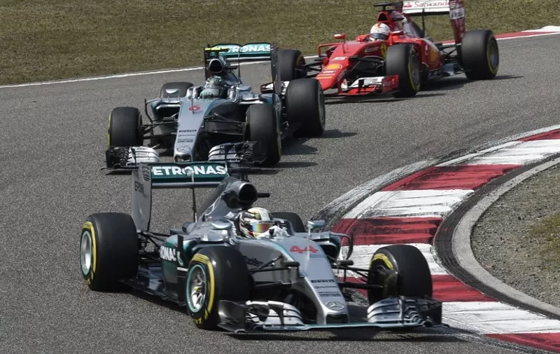 Mercedes AMG Petronas F1 Team&#8217;s British driver Lewis Hamilton (bottom) drives as the pack head out on the first lap at the start of the Formula One Chinese Grand Prix in Shanghai on April 12, 2015. AFP PHOTO /