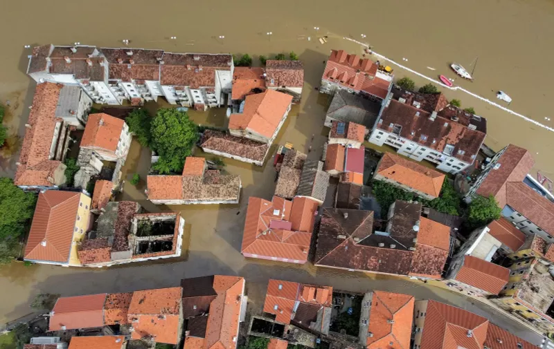15.05.2023., Obrovac - Obrovac - Zbog obilne kise doslo je do prelijevanja rijeke Zrmanje. Pogeld iz zraka na poplavljen Obrovac  Photo: Sime Zelic/PIXSELL