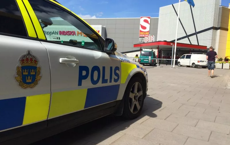 Mobile phone picture taken on August 10, 2015, shows a police car in front of an Ikea market in the central Swedish town of Vasteras. Two people were stabbed to death at the Ikea store in Vasteras and a third person was wounded, police said on August 10, 2015.  AFP PHOTO / TT NEWS AGENCY / PETER KRUGER +++ SWEDEN OUT