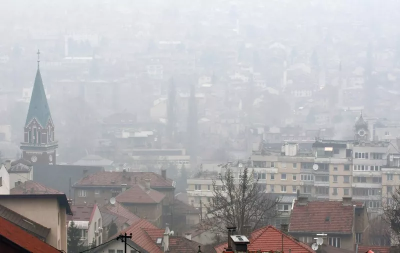 A picture taken on December 4, 2018 shows old town of Sarajevo seen from a high point as the city is under heavy fog. - Bosnia and Herzegovina's capital has been covered in smog for past several days. Measurements taken by local air pollution measurement stations have shown variations between 190 and 300 microgrammes of hard matter particles per cubic meter of air, which puts Sarajevo among 5 most polluted cities in the world. (Photo by ELVIS BARUKCIC / AFP)
