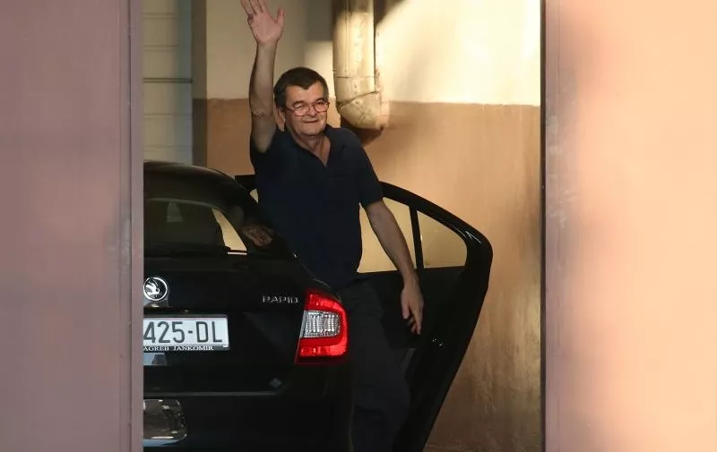 Veljko Marić stigao je u zatvor u Remetincu, a dočekali su ga i suborci iz Domovinskog rata, s transparentom i velikom hrvatskom zastavom; foto: Robert Anić/PIXSELL