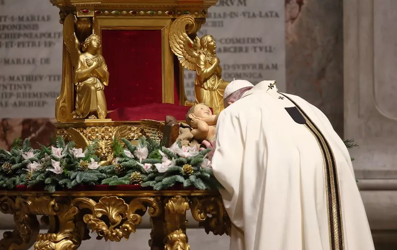 24/12/2020 Vatican City. Altar of the Chair. Holy Mass on Christmas Eve celebrated by Pope Francis.//GALAZKA_1.3630/2012250959/Credit:Grzegorz Galazka/SIPA/2012251001,Image: 578644022, License: Rights-managed, Restrictions: , Model Release: no