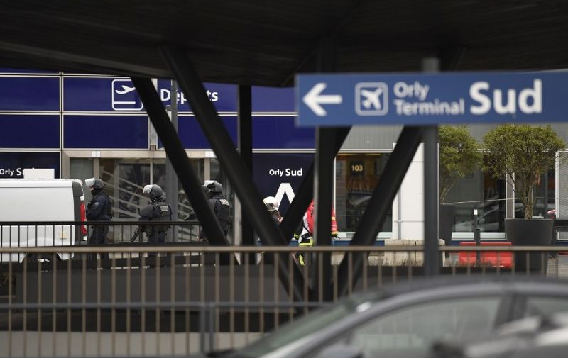 French police secure the terminal at Paris' Orly airport on March 18, 2017 following the shooting of a man by French security forces.
Security forces at Paris' Orly airport shot dead a man who took a weapon from a soldier, the interior ministry said. Witnesses said the airport was evacuated following the shooting at around 8:30am (0730GMT). The man fled into a shop at the airport before he was shot dead, an interior ministry spokesman told AFP. He said there were no people were wounded in the incident.
 / AFP PHOTO / CHRISTOPHE SIMON