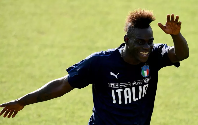 FLORENCE, ITALY - MAY 30:  Mario Balotelli of Italy reacts during a training session at Centro Tecnico Federale di Coverciano on May 30, 2018 in Florence, Italy.  (Photo by Claudio Villa/Getty Images)