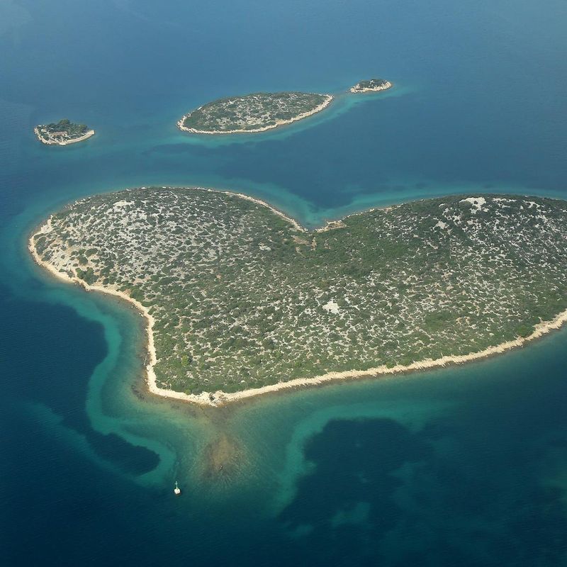 07.10.2012., Zadar - Otok Galesnjak - otok ljubavi.rPhoto: Filip Brala/PIXSELL