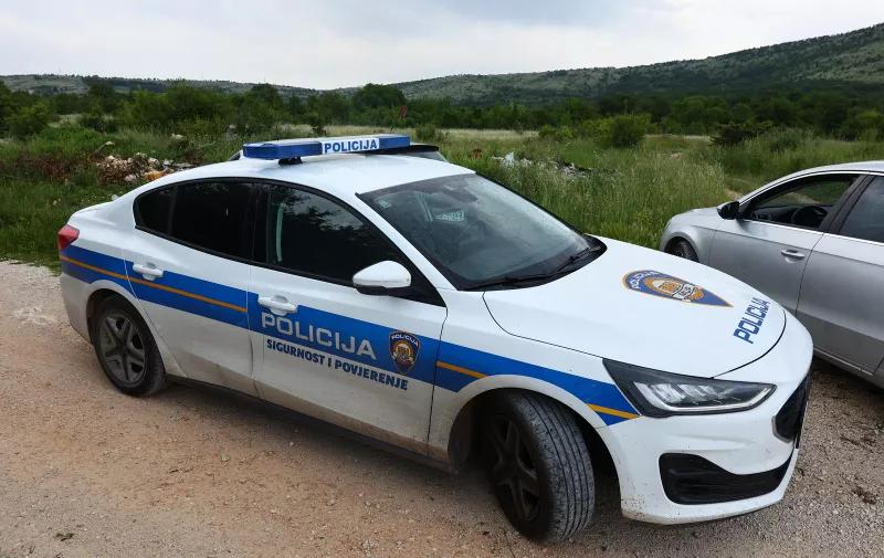 24.05.2023., Dugopolje - U polju kod Dugopolja pronađen izgoren automobil u kojem se nalazilo tijelo osobe. Photo: Miroslav Lelas/PIXSELL