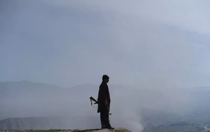 An Afghan man holds a gun as he keeps watch in Dand-e-Ghori district in Baghlan province on March 15, 2016, following weeks of heavy battles to recapture the area from Taliban militants.
Afghan security forces claim to have flushed out the Taliban from Dand-e-Ghori, a volatile district in northern Baghlan province after a military operation. / AFP PHOTO / SHAH MARAI