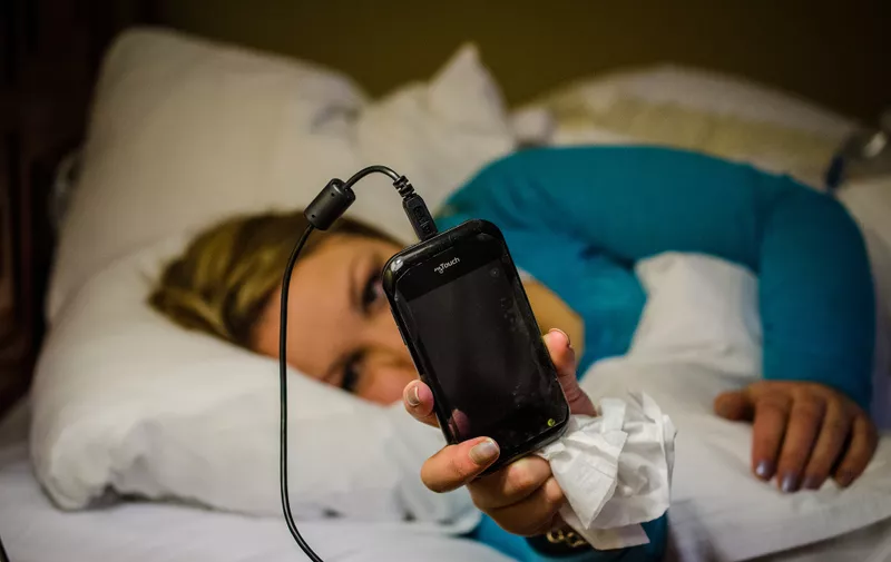 Izbjegava koristiti mobitel netom prije spavanja