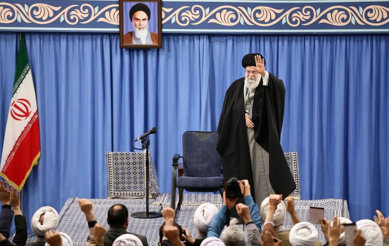 A handout picture provided by the office of Iran's Supreme Leader Ayatollah Ali Khamenei shows him addressing a meeting in Teharn on January 8, 2020. - Khamenei said a "slap in the face" was delivered to the United States, when the Islamic republic fired missiles at US troop bases in Iraq. (Photo by HO / IRANIAN SUPREME LEADER'S WEBSITE / AFP) / === RESTRICTED TO EDITORIAL USE - MANDATORY CREDIT "AFP PHOTO / HO / LEADER.IR" - NO MARKETING NO ADVERTISING CAMPAIGNS - DISTRIBUTED AS A SERVICE TO CLIENTS ===