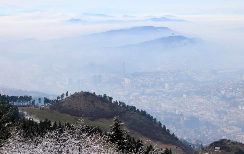 09.12.2023., Sarajevo, Bosna i Hercegovina - Sarajevo sa indexom zagadjenja od 199, trenutno je medju 5 najzagadjenijig gradova na svijetu. Photo: Armin Durgut/PIXSELL