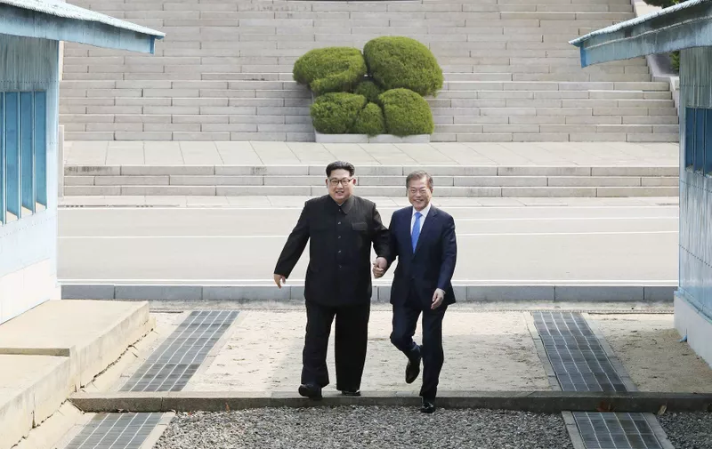 North Korean leader Kim Jong Un (L) and South Korean President Moon Jae In cross the inter-Korean border hand-in-hand at the border village of Panmunjeom in the Demilitarized Zone on April 27, 2018. (Korea Summit Press Pool)(Kyodo)
==Kyodo, Image: 369853568, License: Rights-managed, Restrictions: , Model Release: no, Credit line: Profimedia, Newscom