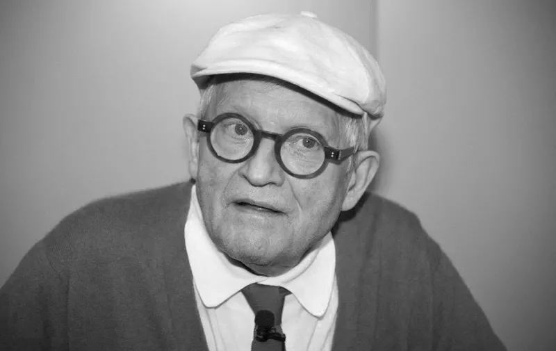 ARCHIVE PHOTO: David Hockney will be 85 on July 8, 2022, David Hockney, GBR, painter, author, artist, explains some of his works, opening press conference of the Frankfurt Book Fair on October 18, 2016 Frankfurt Book Fair 2016 from October 19 - October 23, 2016 in Frankfurt am Main / Germany. uh (Photo by Malte Ossowski/SVEN SIMON / SVEN SIMON / dpa Picture-Alliance via AFP)