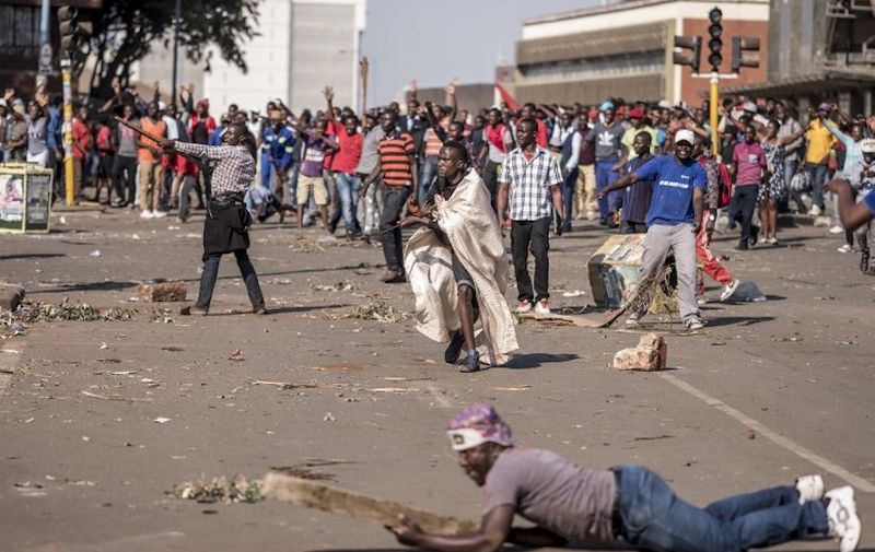 Supporters of Zimbabwe's MDC party demonstrate outside ZANU PF headquarters in Harare on August 1, 2018, as protests erupted over alleged fraud in the country's election.
Protests in Zimbabwe's historic elections turned bloody as a man was shot dead during demonstrations over alleged vote fraud and President Emmerson Mnangagwa appealed for calm. / AFP PHOTO / MARCO LONGARI