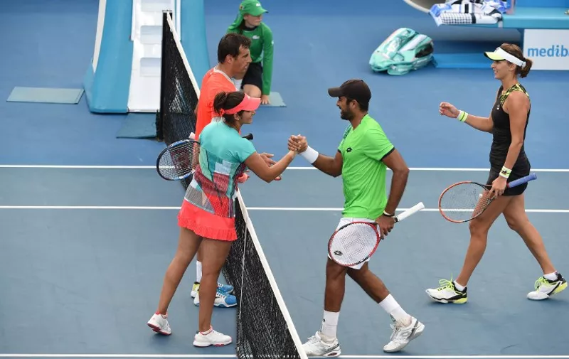 India's Sania Mirza (2L) and partner Croatia's Ivan Dodig (TOP) shake hands after victory in their mixed doubles match against Kazakhstan's Yaroslava Shvedova (R) and Pakistan's Aisam-Ul-Haq (C) on day nine of the 2016 Australian Open tennis tournament in Melbourne on January 26, 2016. AFP PHOTO / WILLIAM WEST-- IMAGE RESTRICTED TO EDITORIAL USE - STRICTLY NO COMMERCIAL USE / AFP / WILLIAM WEST