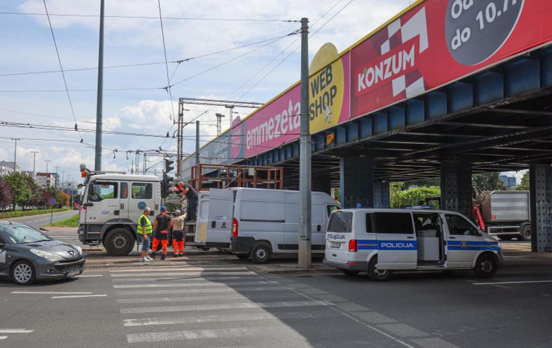 Kamion U Zagrebu Pokidao Tramvajske žice | Telegram.hr